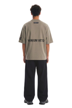 SIGNATURE OLIVE TEE